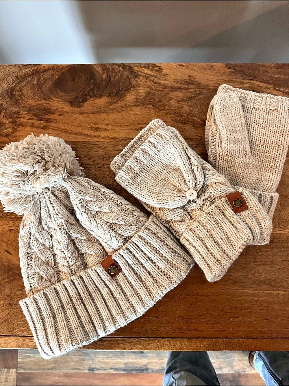 Frye & Co. Knit Hat & Convertible Mittens in Cream Like New